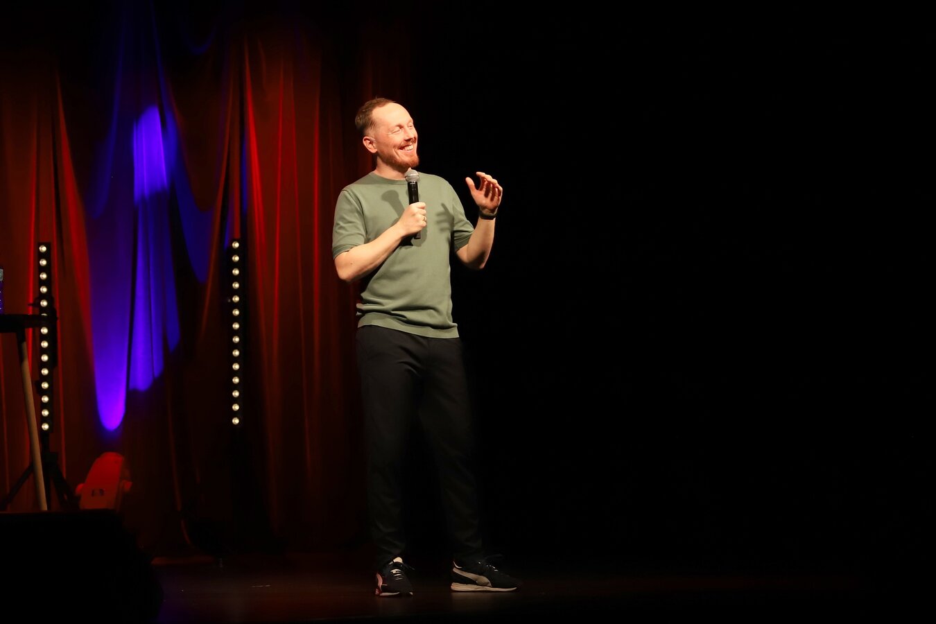 Fani stand-upu wypełnili MOK