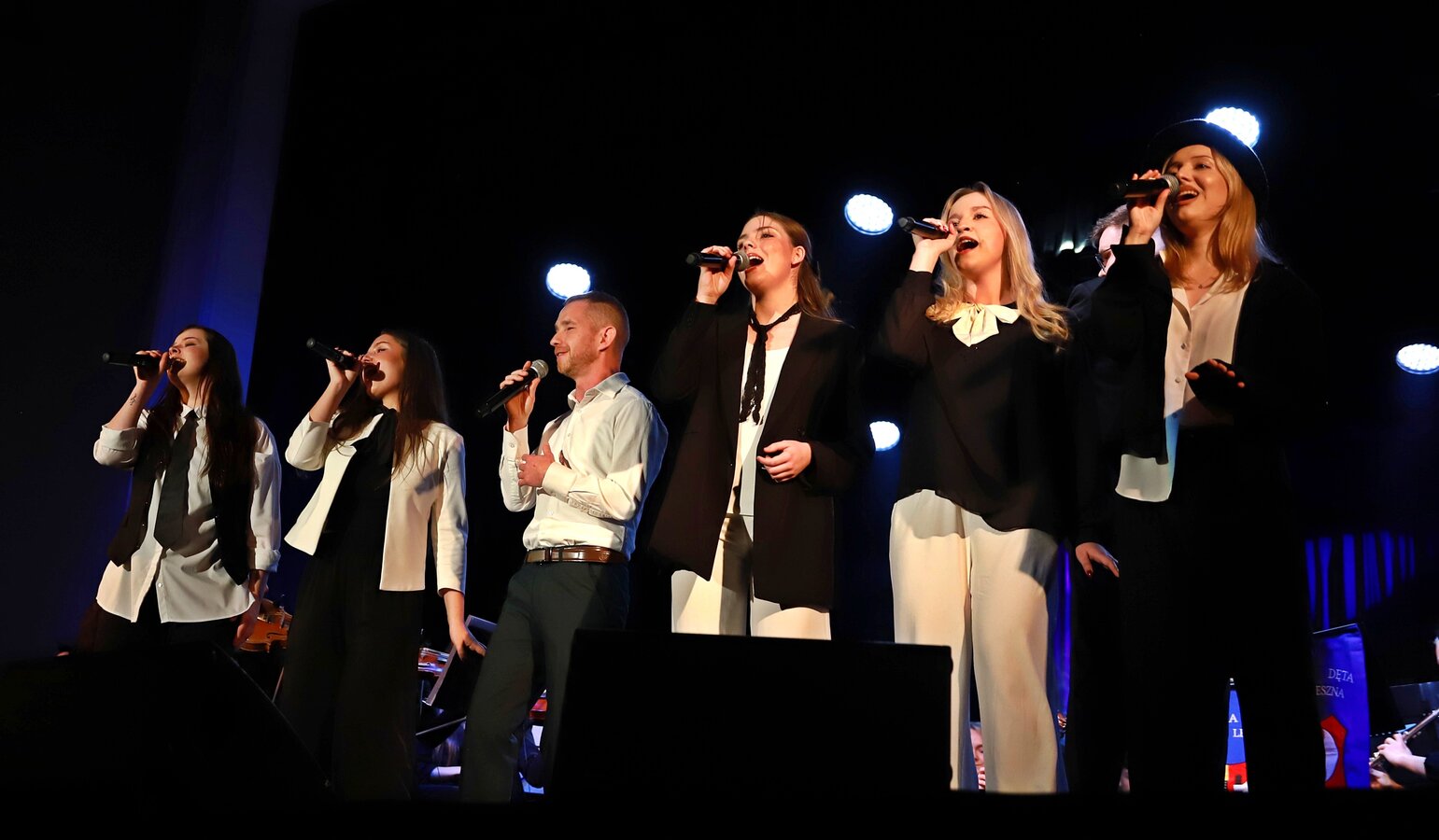 Wspomnienie wielkich legend przy dźwiękach na żywo - koncert 