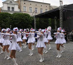 Kabaretowy wieczór na Rynku podczas drugiego dnia Dni Leszna 2026